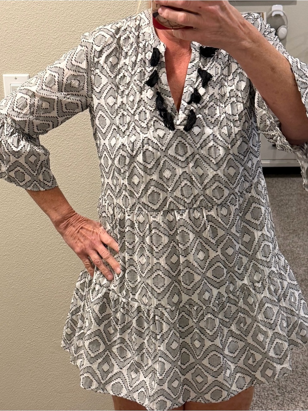 Tommy Bahama Black & White Women’s Tunic with Tassel Detail. Size small. EUC